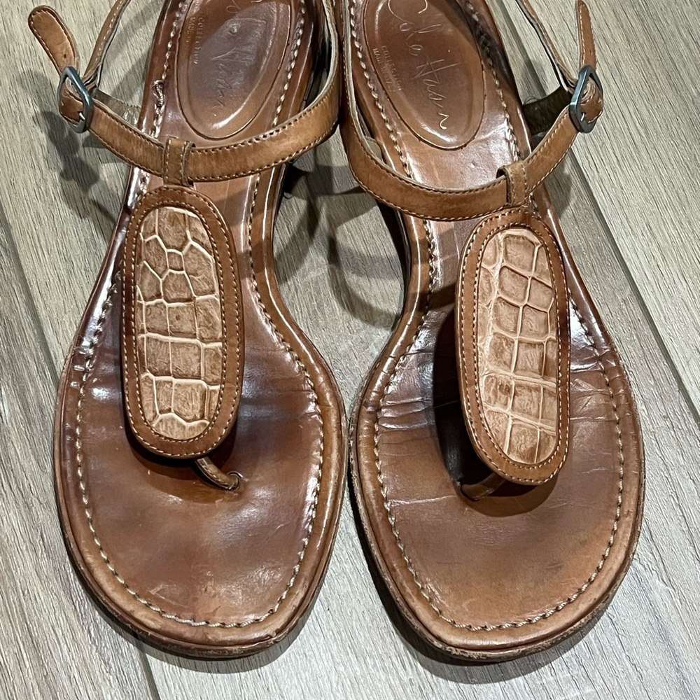 Cole Haan Leather T-Strap Thong Sandals Italian Made Crocodile Detail size 7